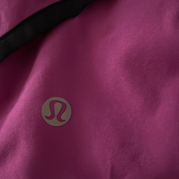 Lululemon shorts - Picture 3 of 4